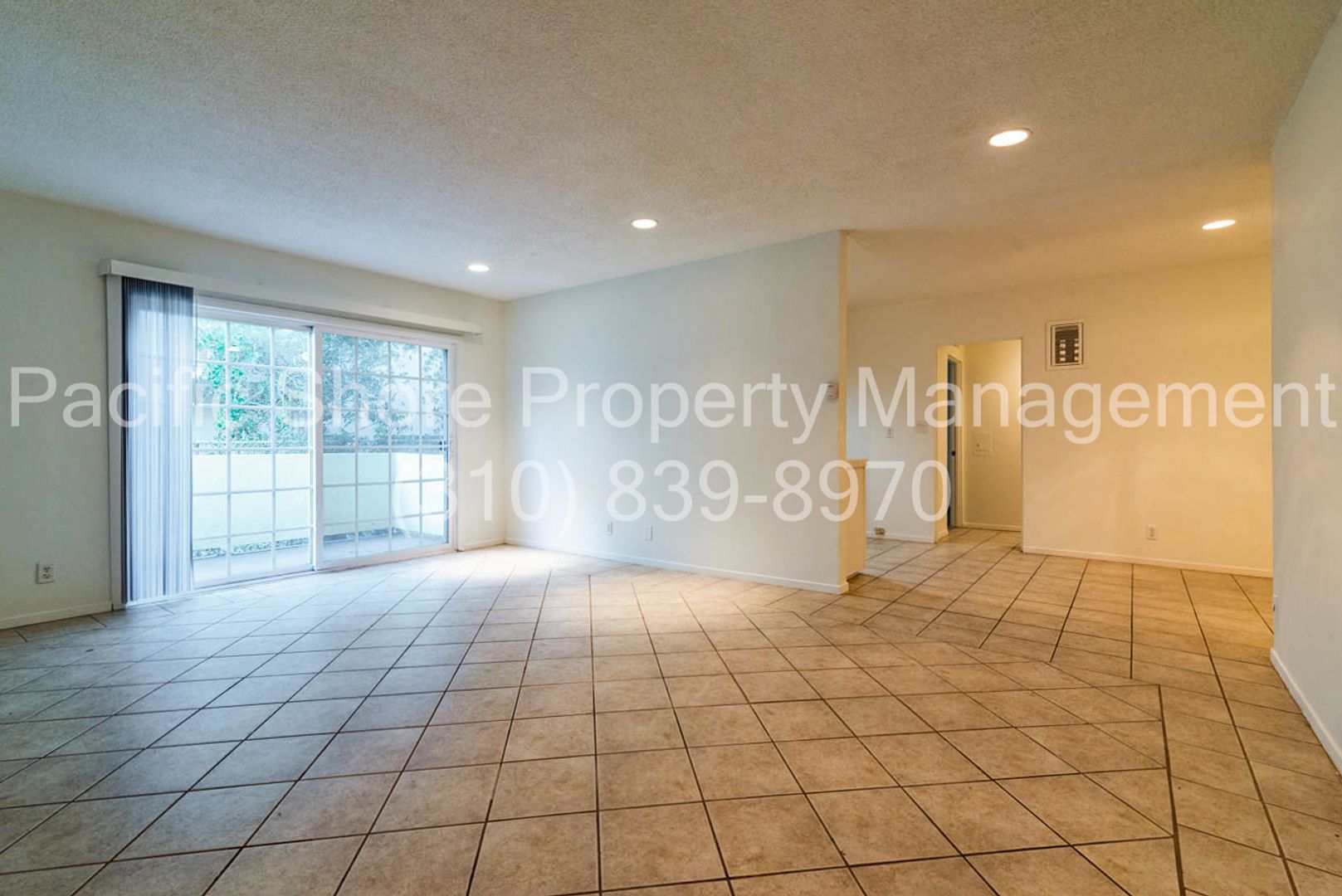 West Hollywood Apartment: 939 Larrabee St.