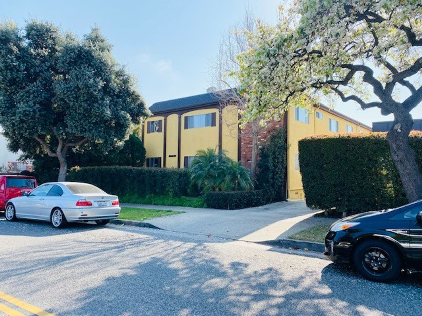 Santa Monica Apartment: 2626 11th Street