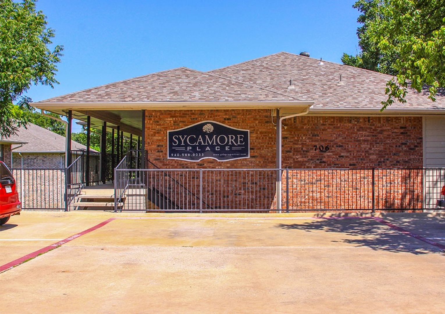 Denton Apartment: 706 W Sycamore St