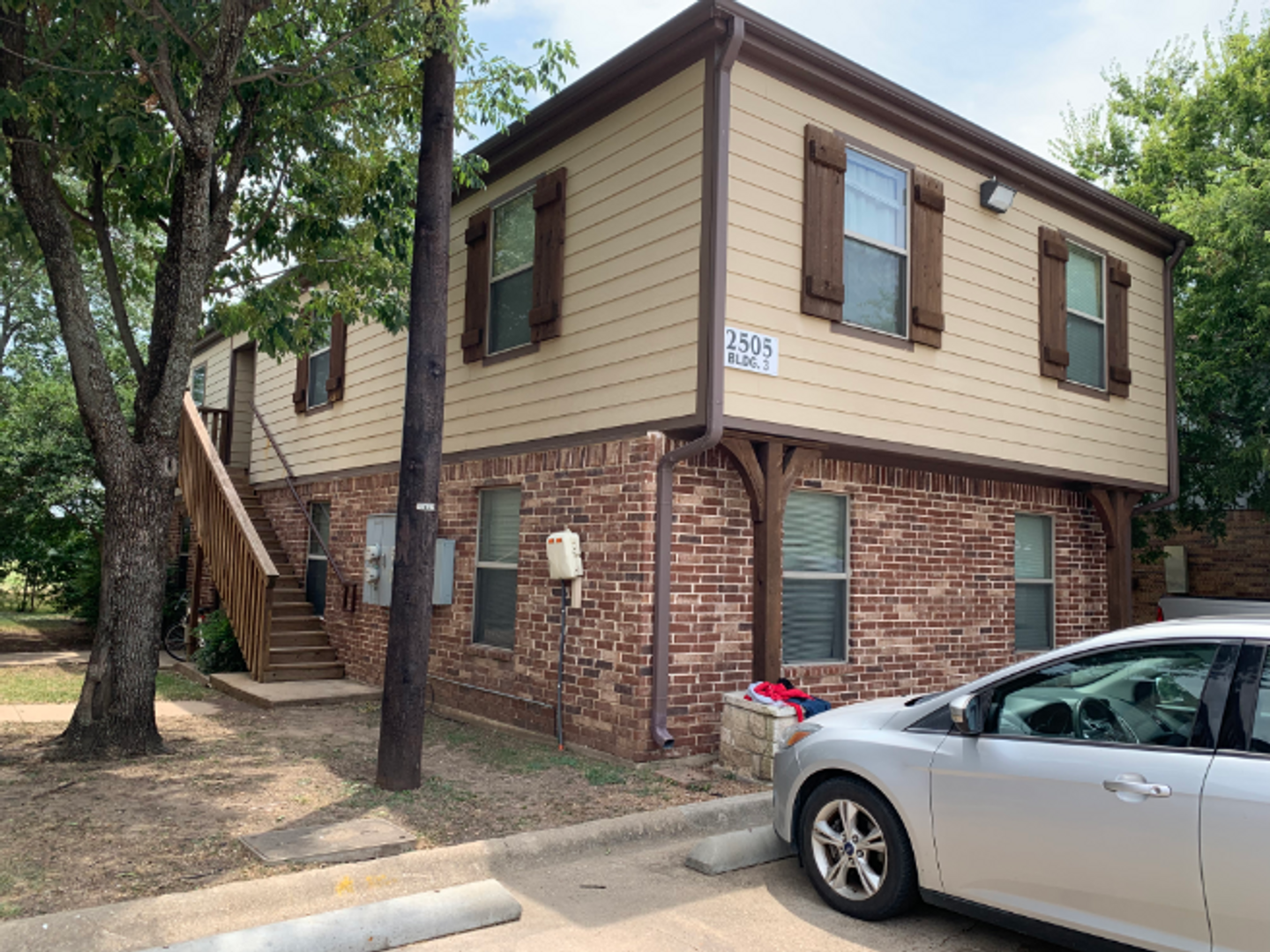 Denton Apartment: 2505-2503 W. Prairie Street