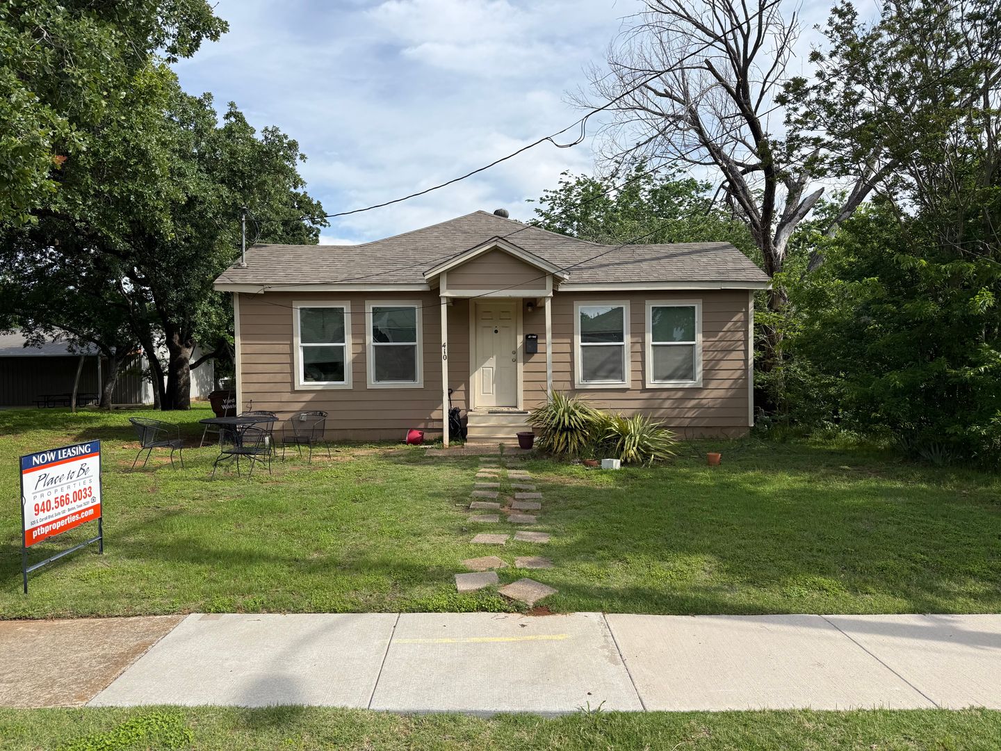 Denton House: 410 W Highland St