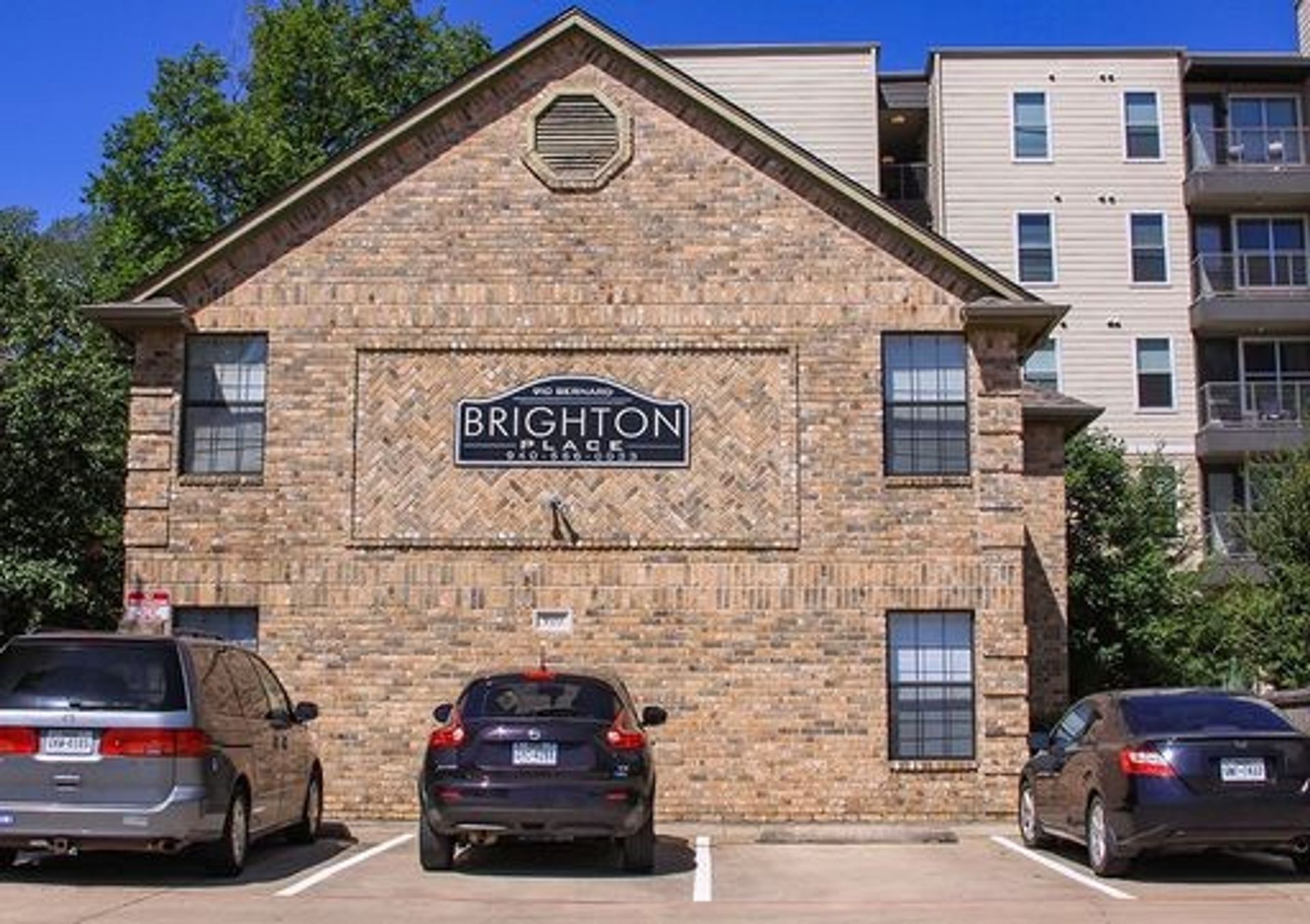 Denton Apartment: 910 Bernard St