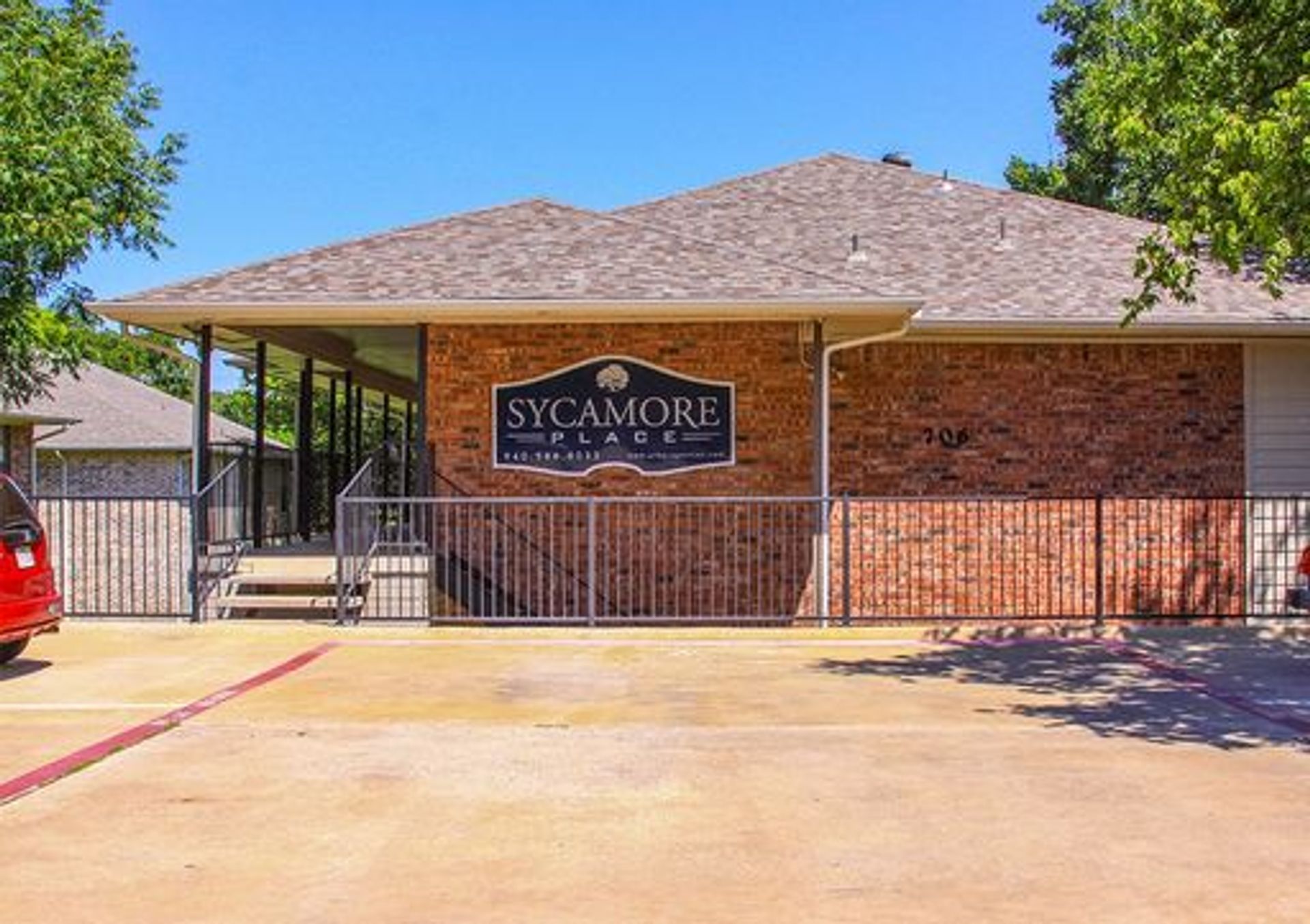 Denton Apartment: 706 W. Sycamore Street