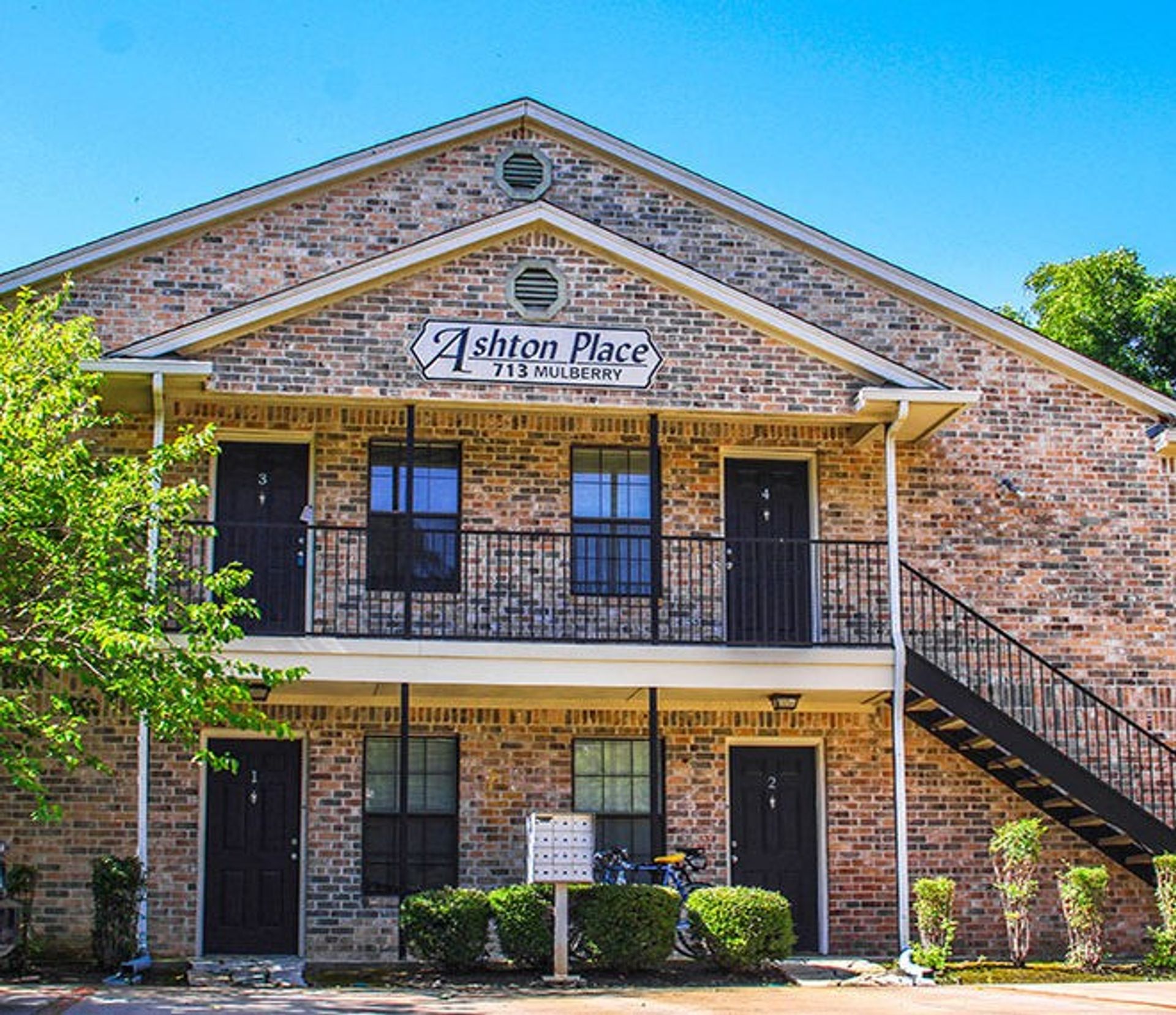 Denton Apartment: 713 W Mulberry St