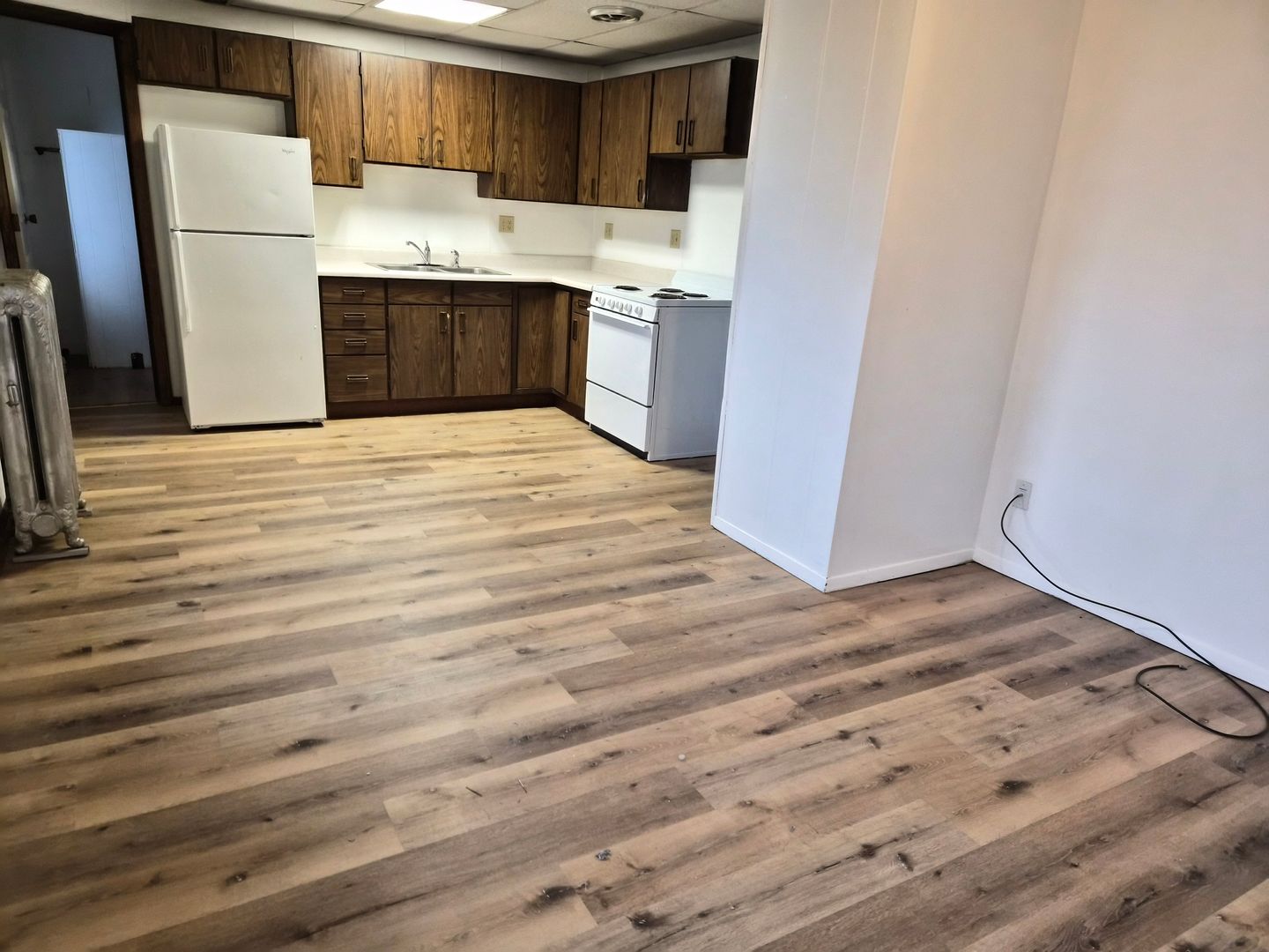 Eveleth Apartment: 222 Adams Ave