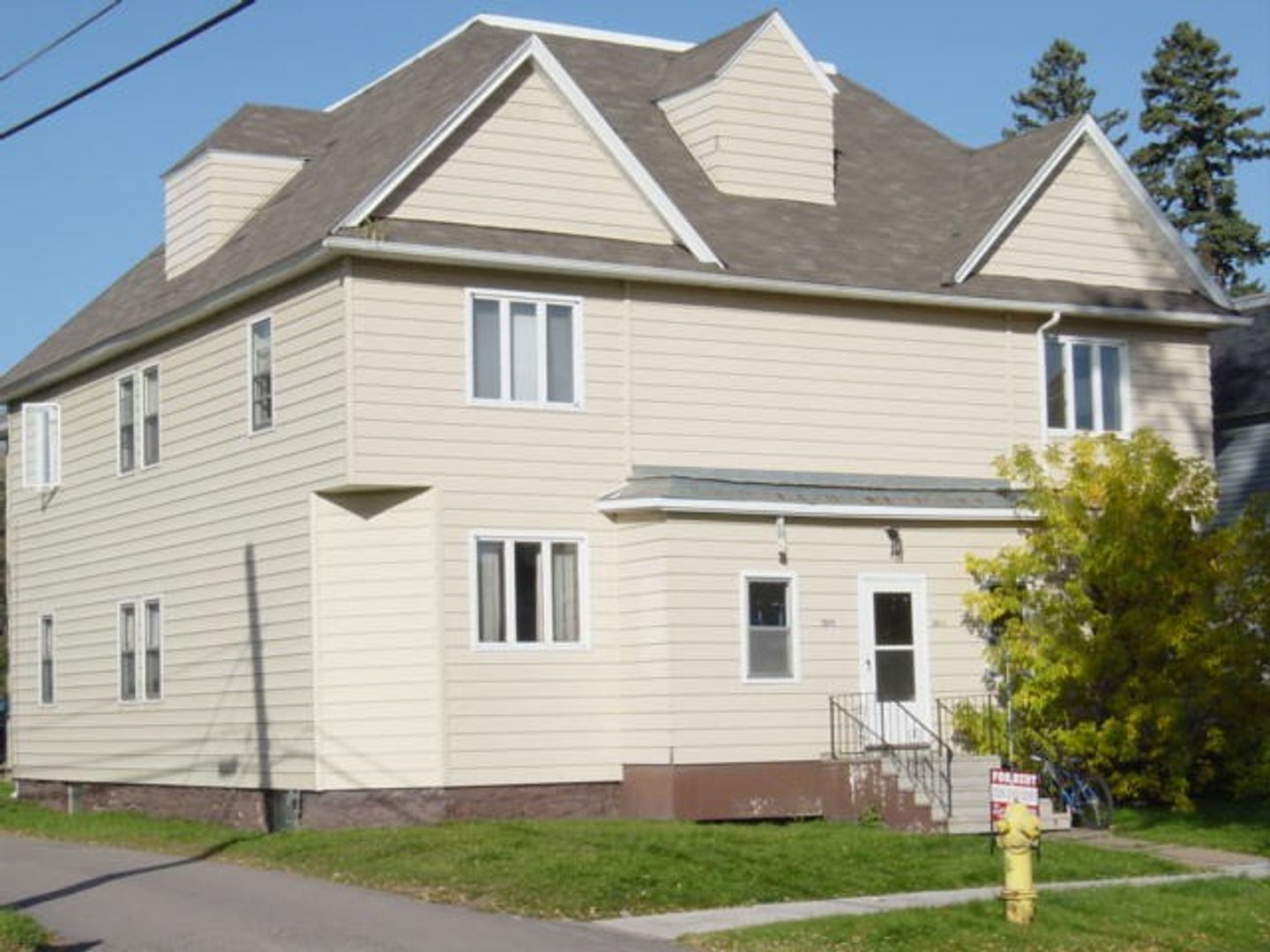 Superior Apartment: 2017 - 2019 John Avenue