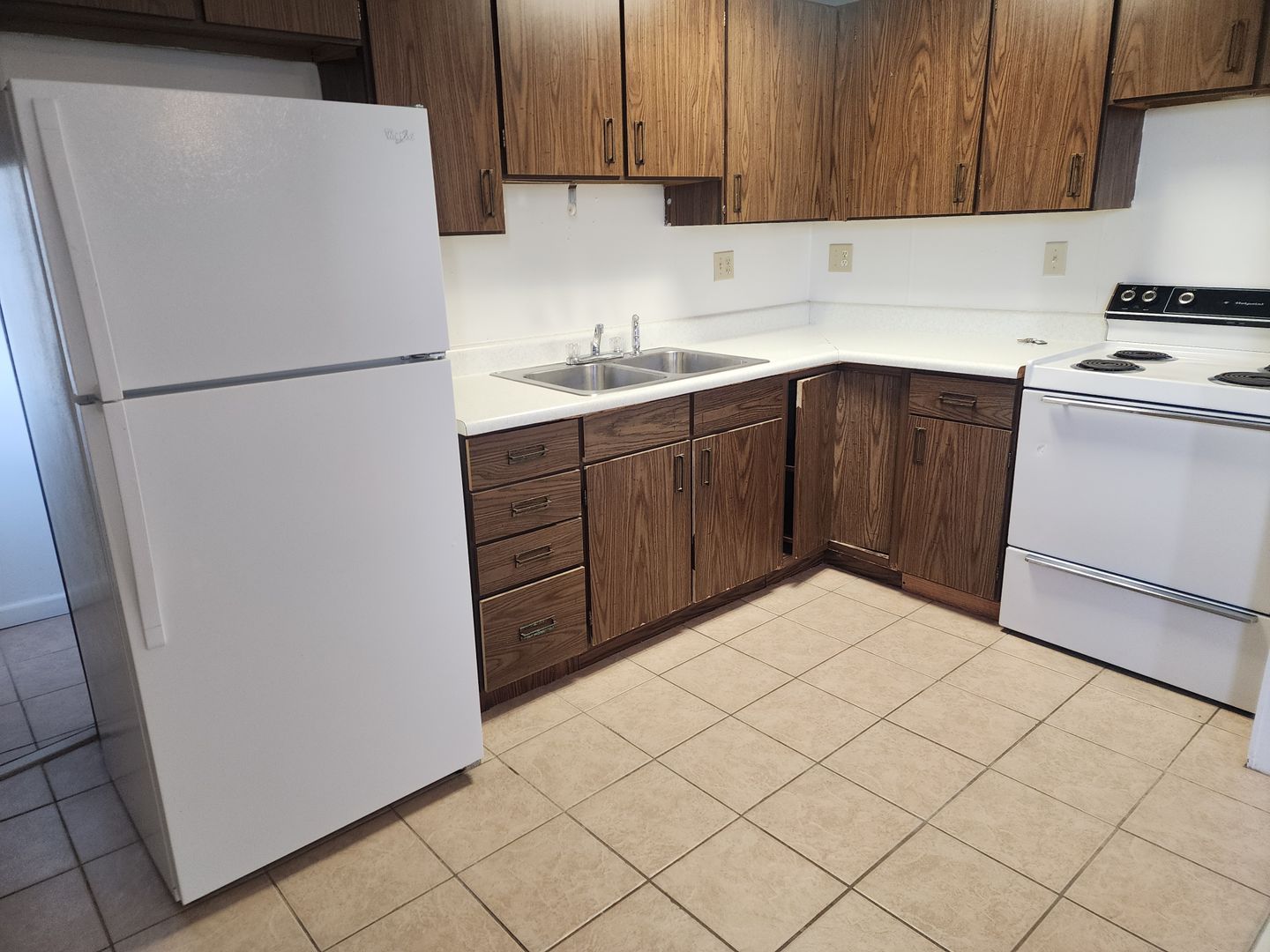 Eveleth Apartment: 222 Adams Ave