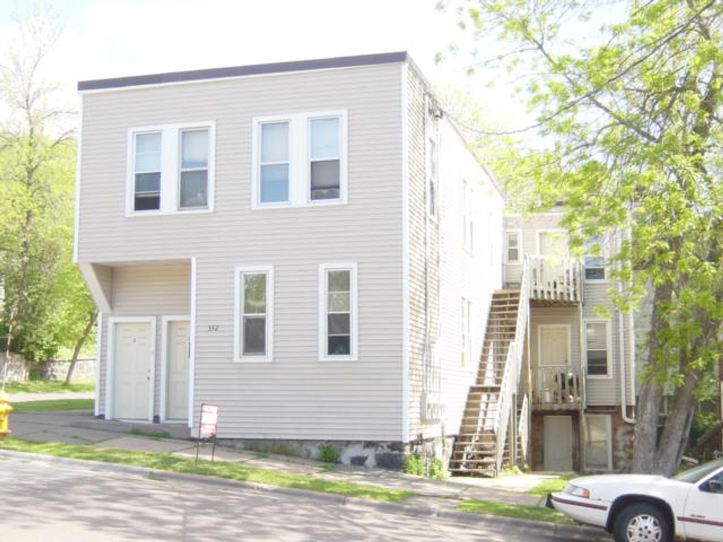 DULUTH Apartment: 332 NORTH 21 ST AVE. WEST