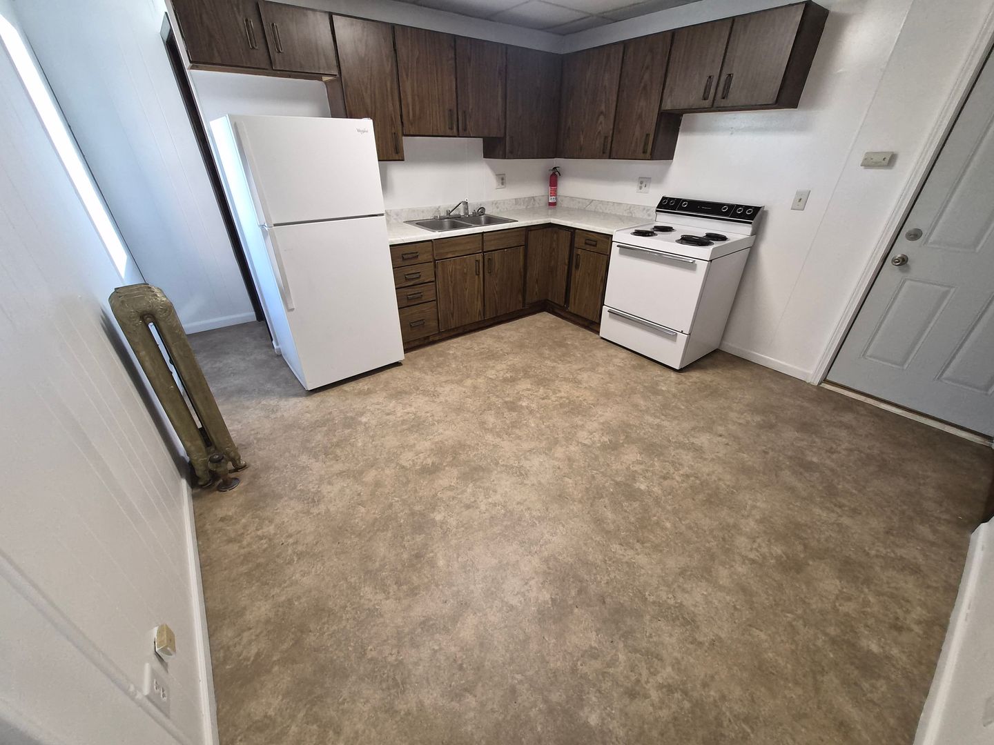 Eveleth Apartment: 222 Adams Ave