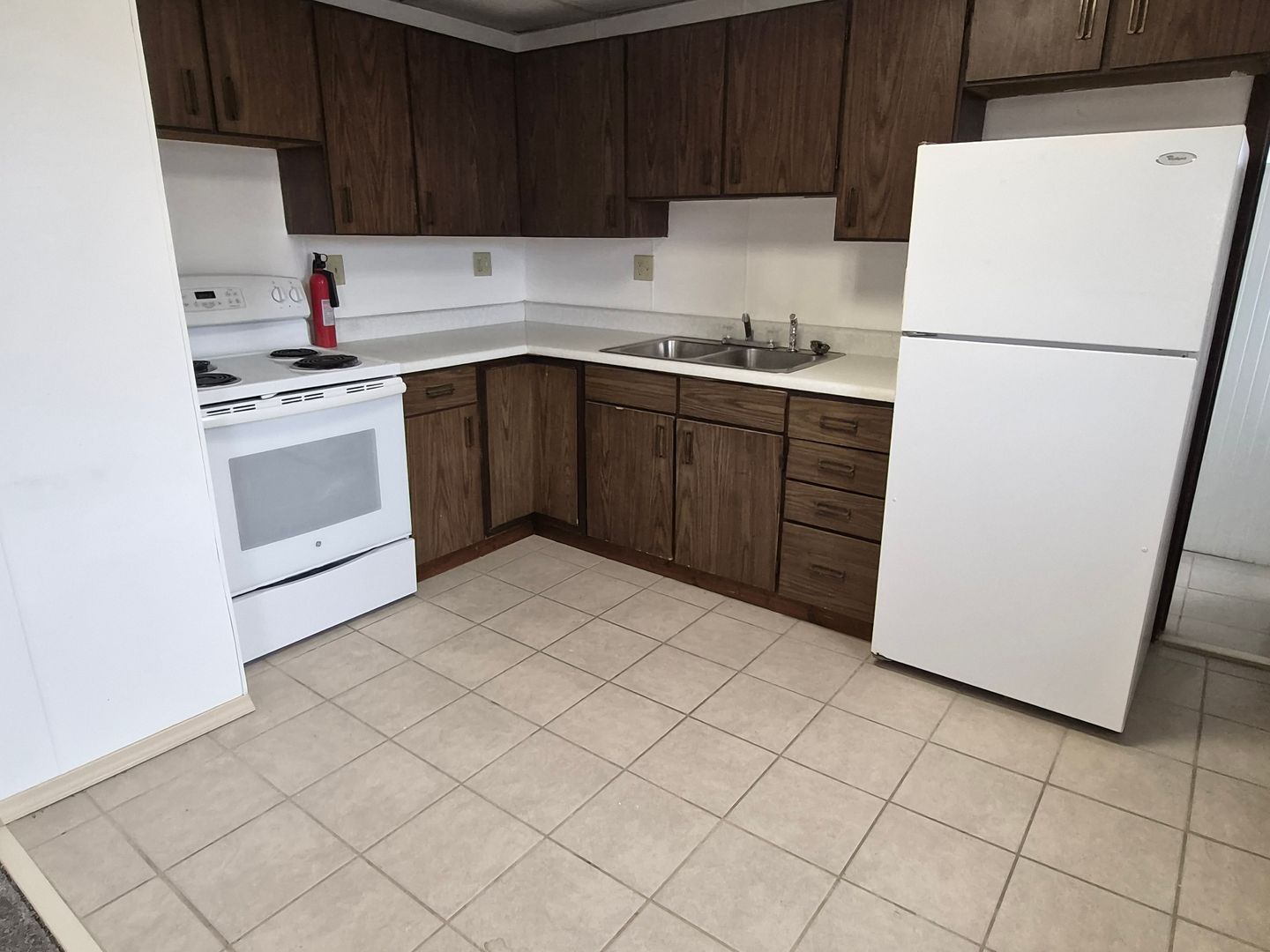 Eveleth Apartment: 222 Adams Ave