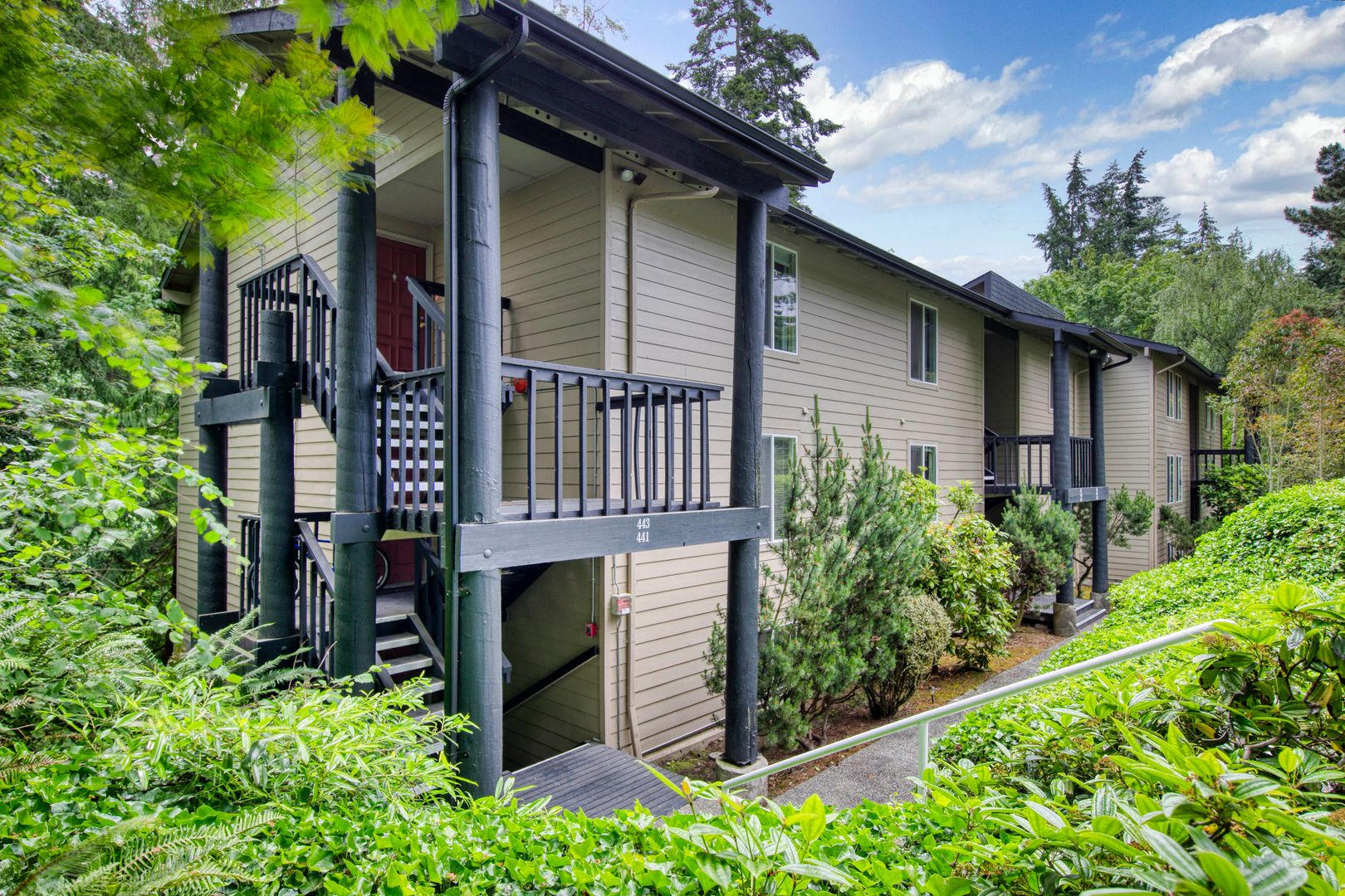 Bainbridge Island Apartment: 381 Wallace Way NE #105