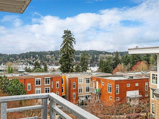 August Rent Free with 12 month lease - 1 Bedroom Harbor Square Condo