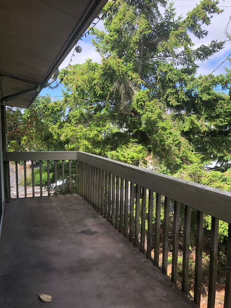 Bainbridge Island Apartment: 465 Winslow Way E #306