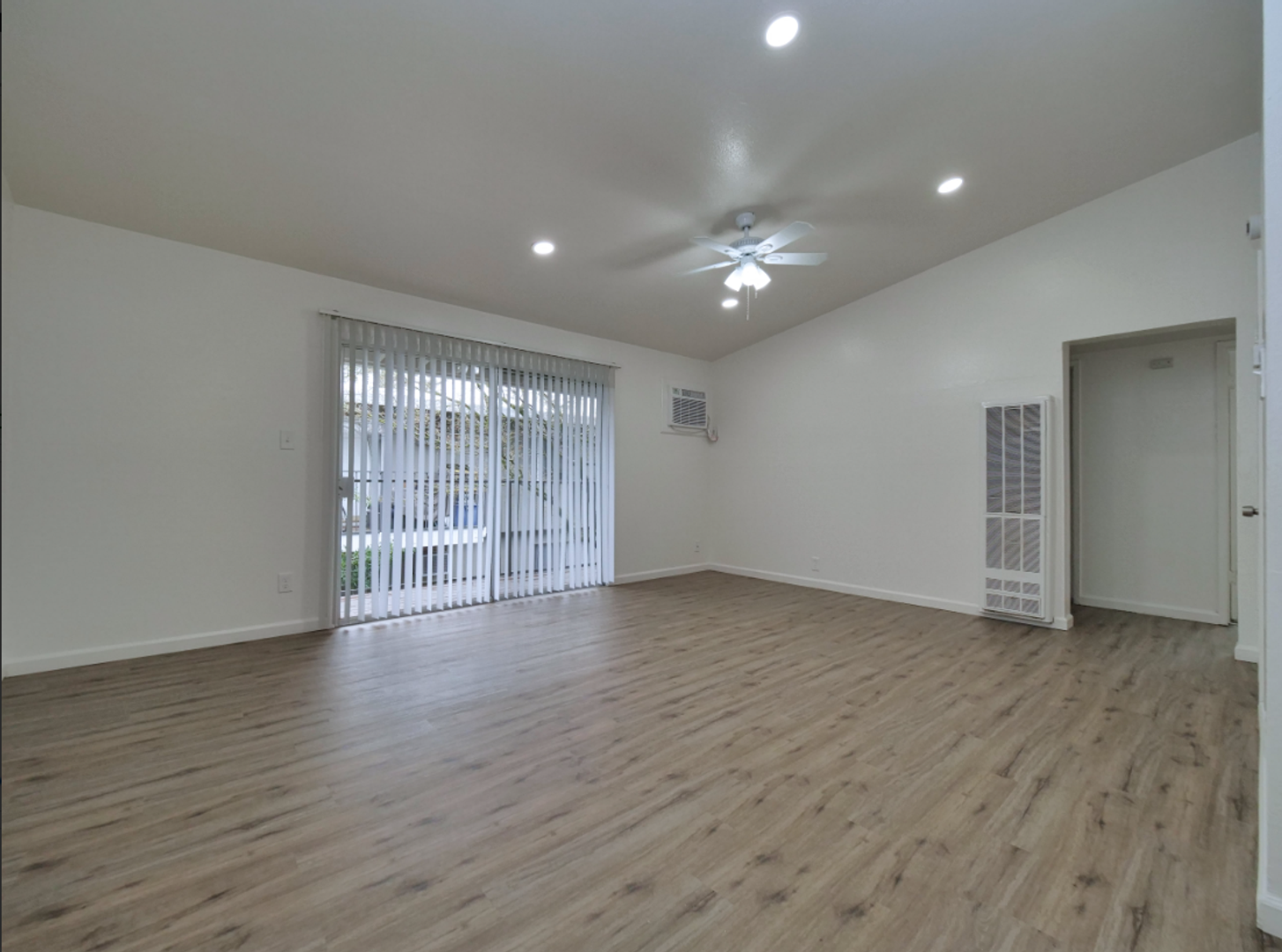 Sacramento Apartment: 6050 S. Land Park Drive