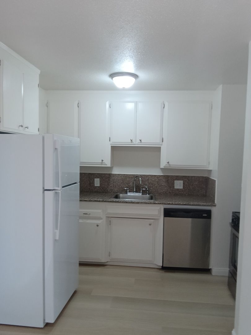 Sacramento Apartment: 6050 S. Land Park Drive