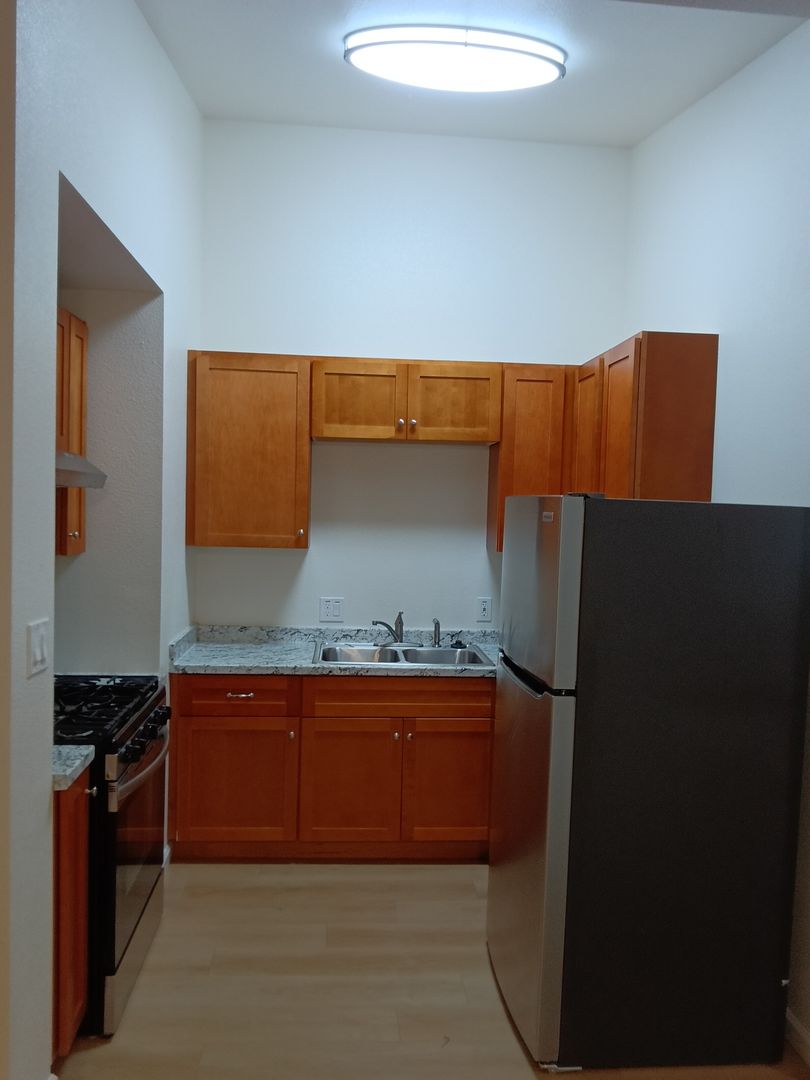 Sacramento Apartment: 6050 S. Land Park Drive