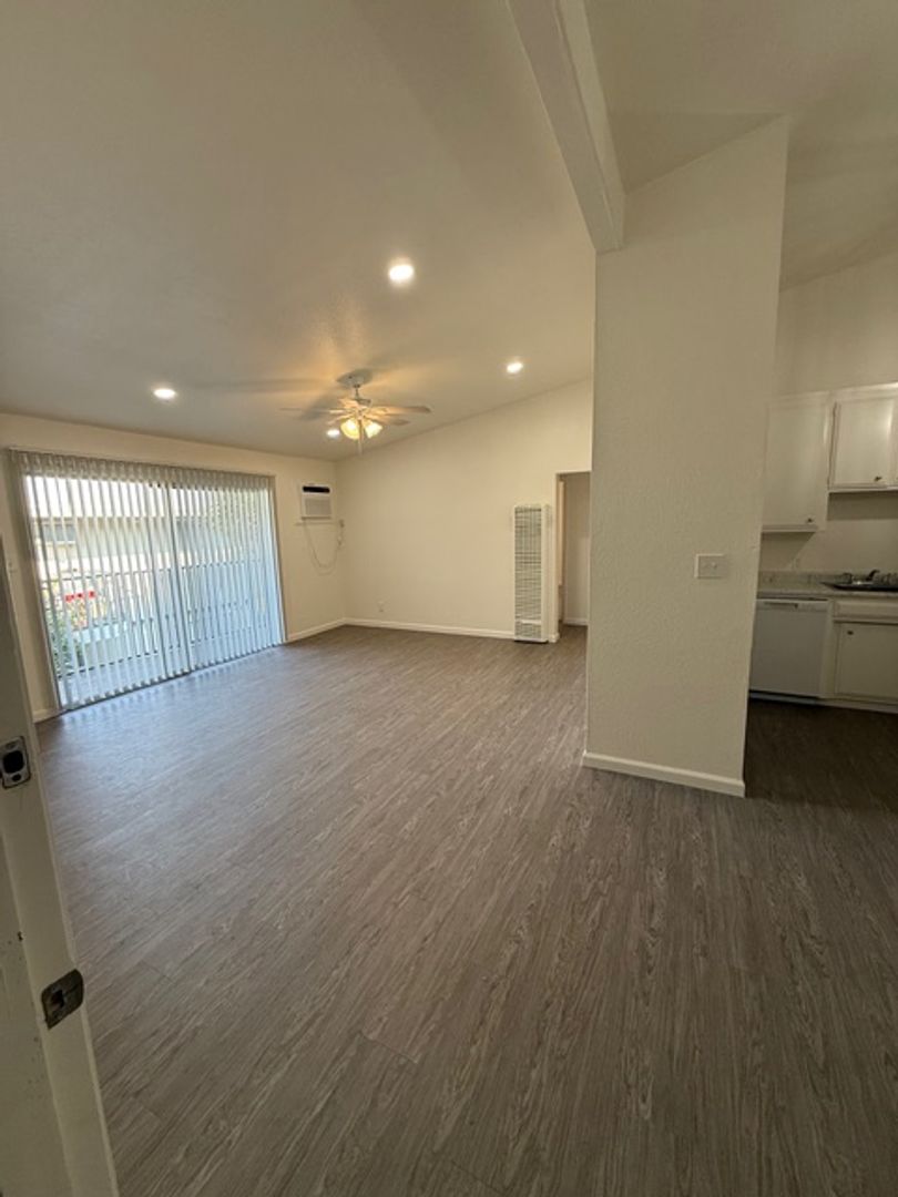 Sacramento Apartment: 6050 S. Land Park Drive