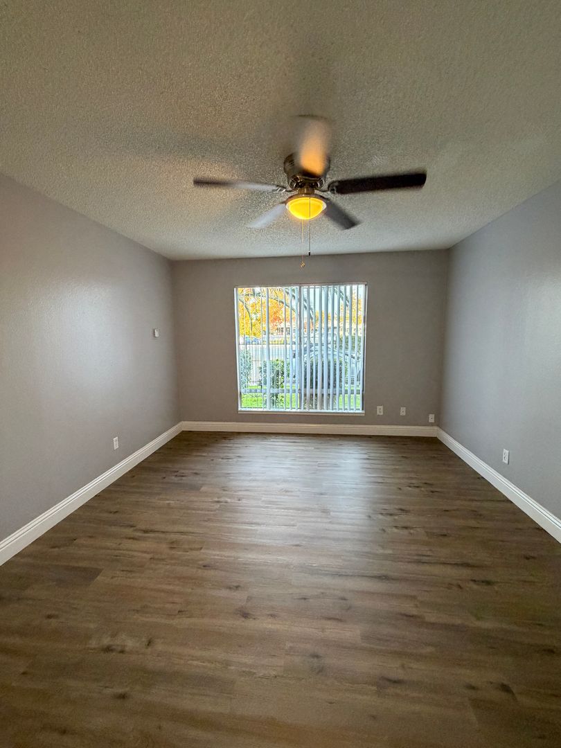 Sacramento Apartment: 1300-1310 Florin Road