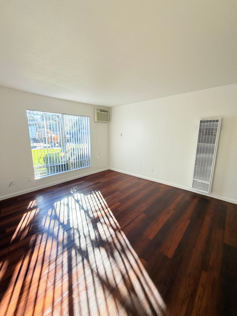 Sacramento Apartment: 1300-1310 Florin Road