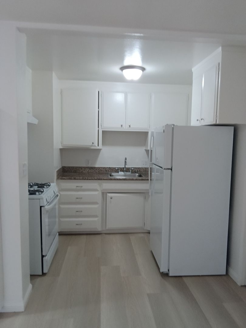 Sacramento Apartment: 6050 S. Land Park Drive