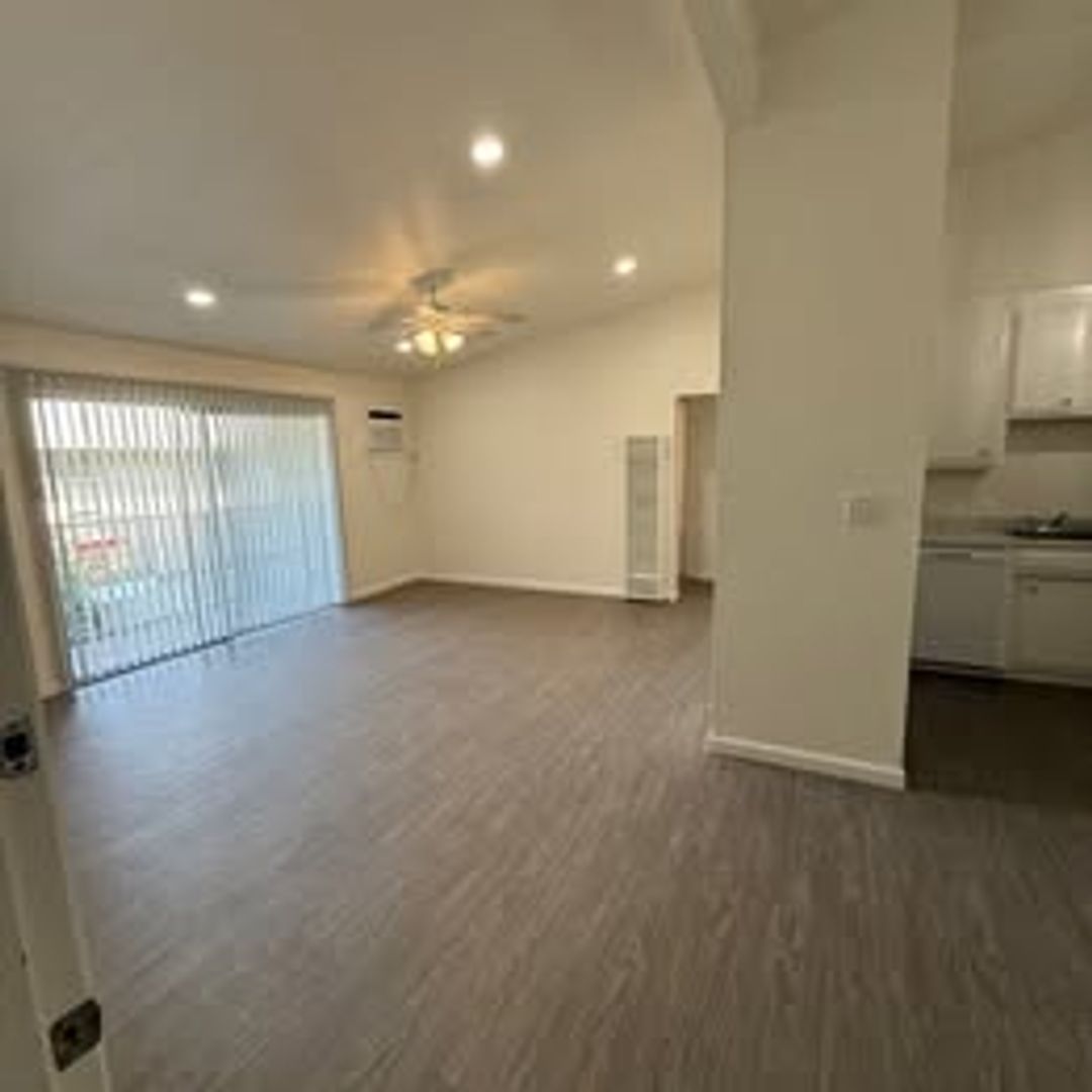 Sacramento Apartment: 6050 S. Land Park Drive