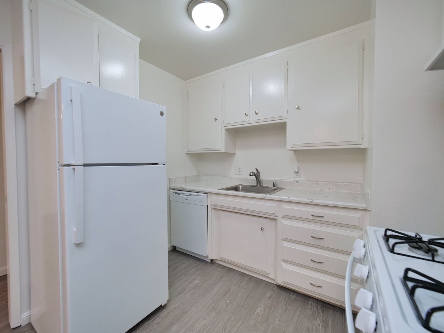 Sacramento Apartment: 6050 S. Land Park Drive