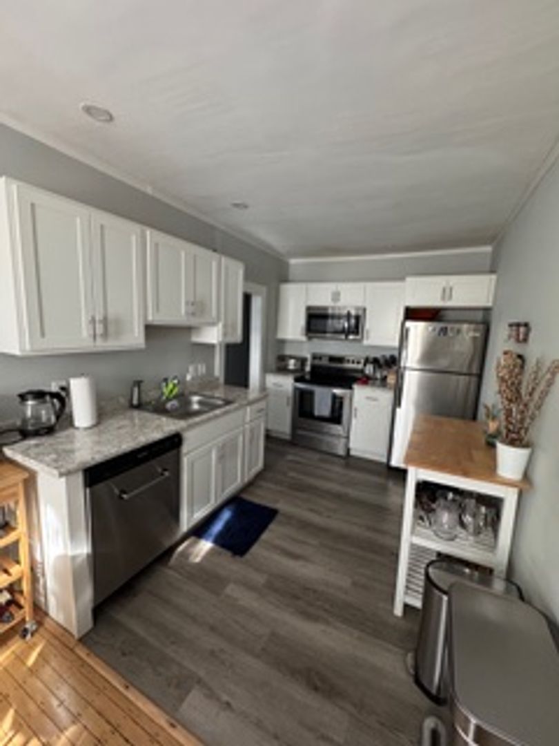 Lebanon Apartment: 19 School St