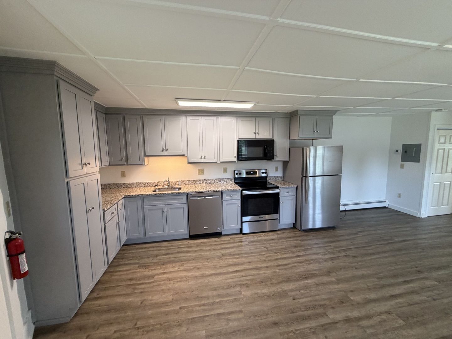Hanover Apartment: 113 Lyme Rd