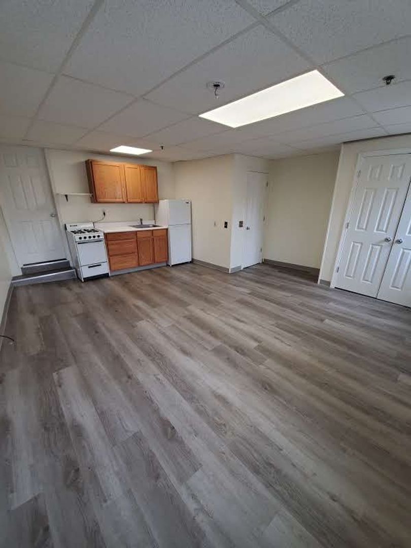 Lebanon Apartment: 67 Hanover St