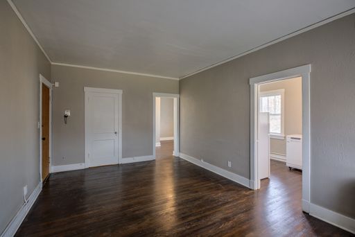 606 S. 32nd Avenue - ONE MONTH FREE Freshly remodeled apartment next door to Dewey Park and Midtown Crossing! – photo 1
