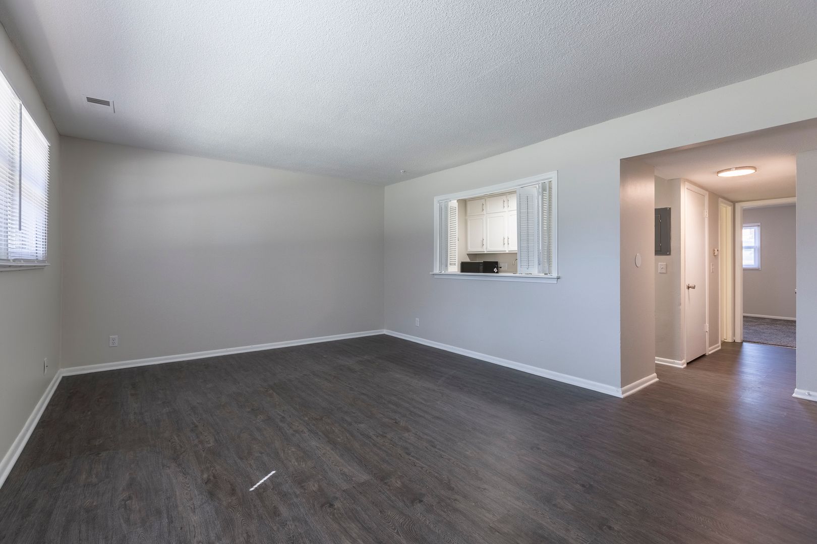 Omaha Apartment: 12775 Woodcrest Plaza