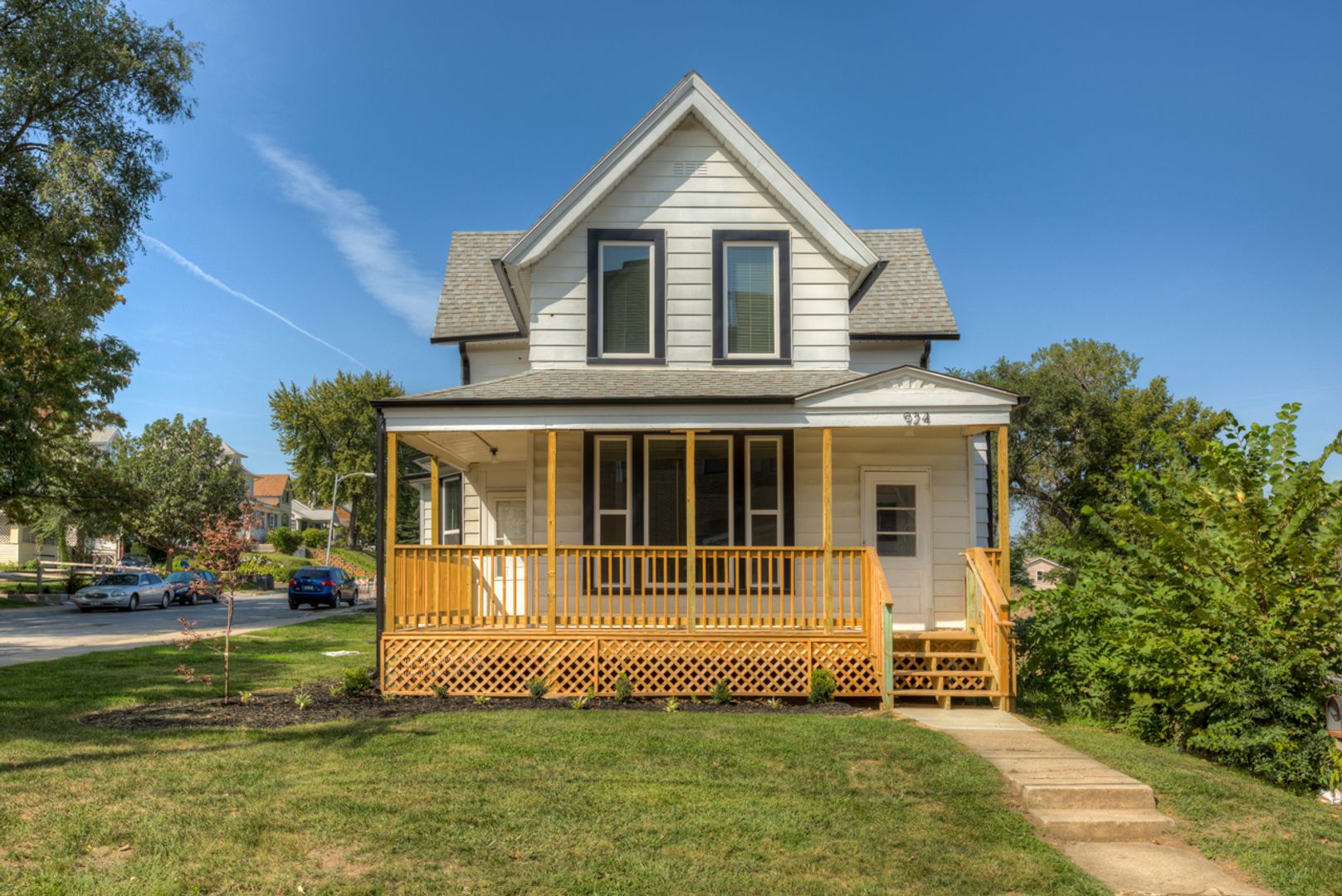 Omaha House: 924 S 31st St