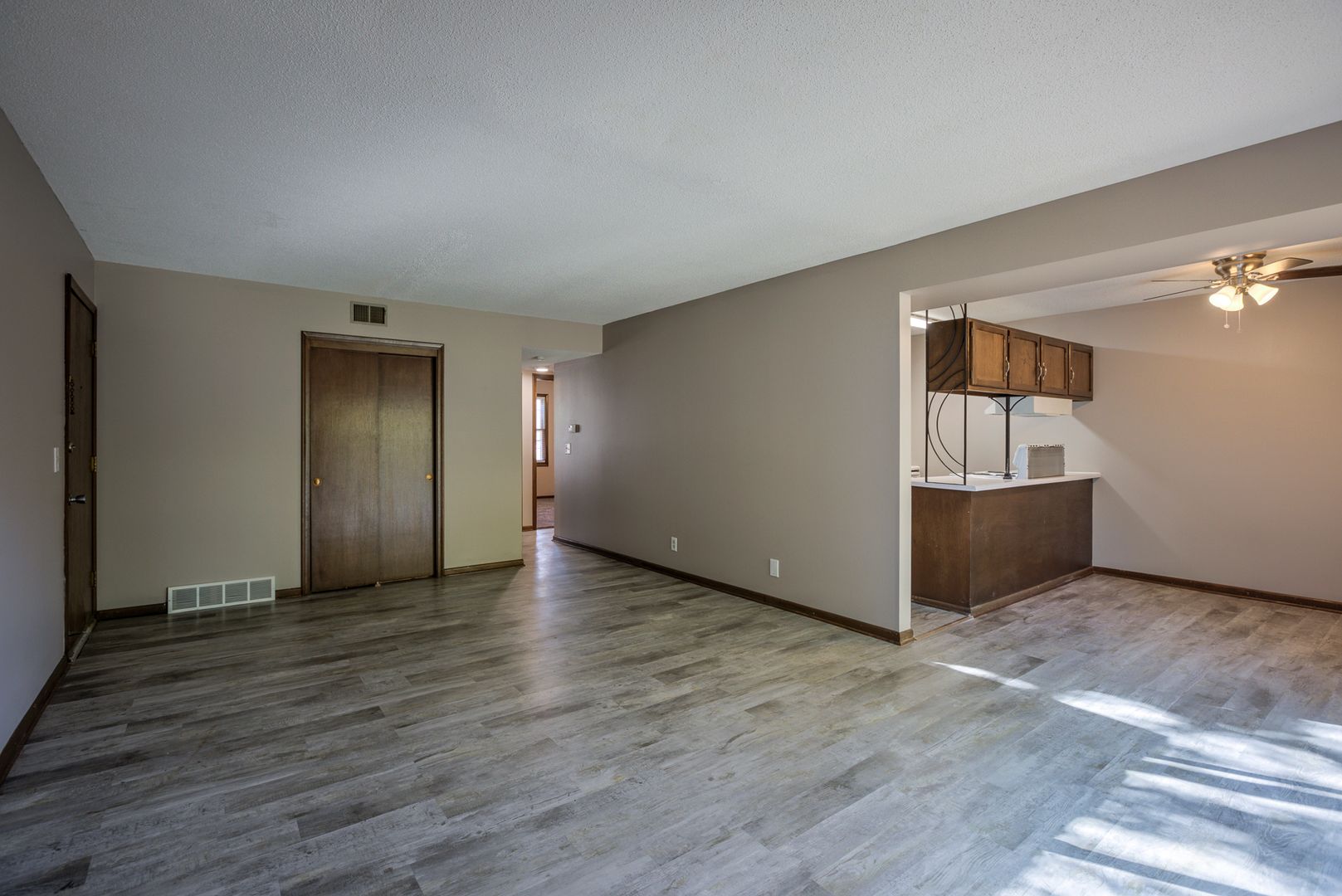Omaha Apartment: 12775 Woodcrest Plaza