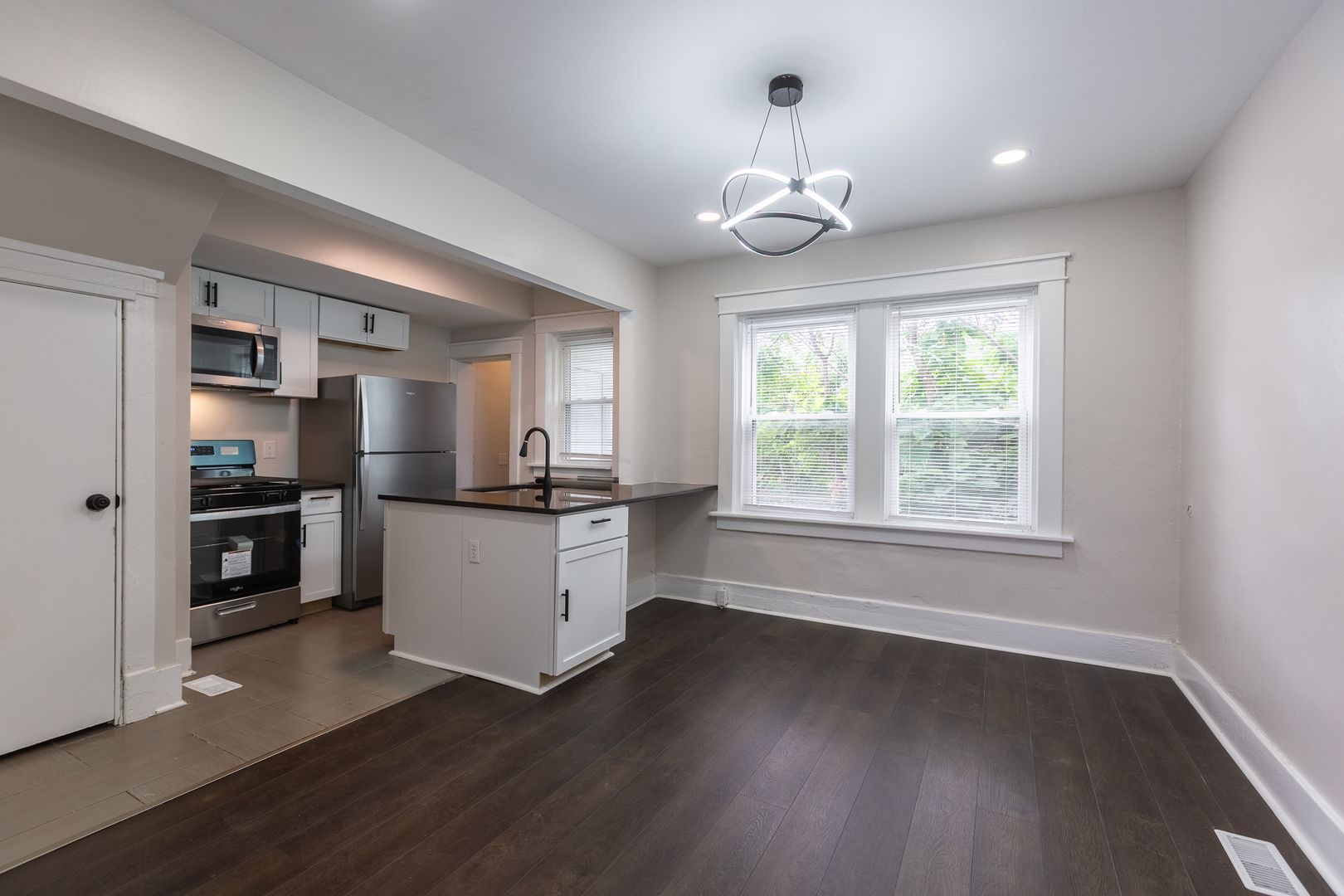 Omaha Apartment: 563 S 34th St