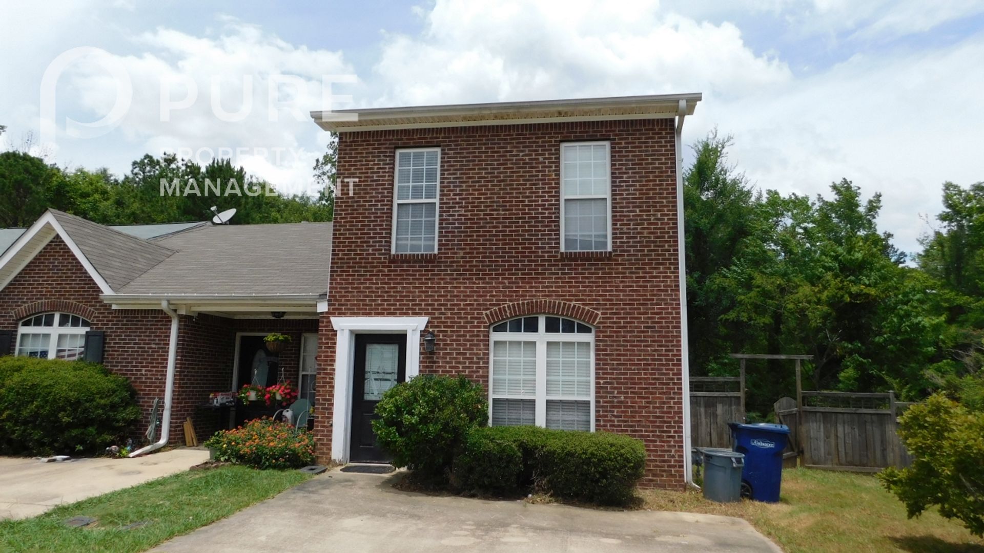Alabaster House: 206 Park Village Circle