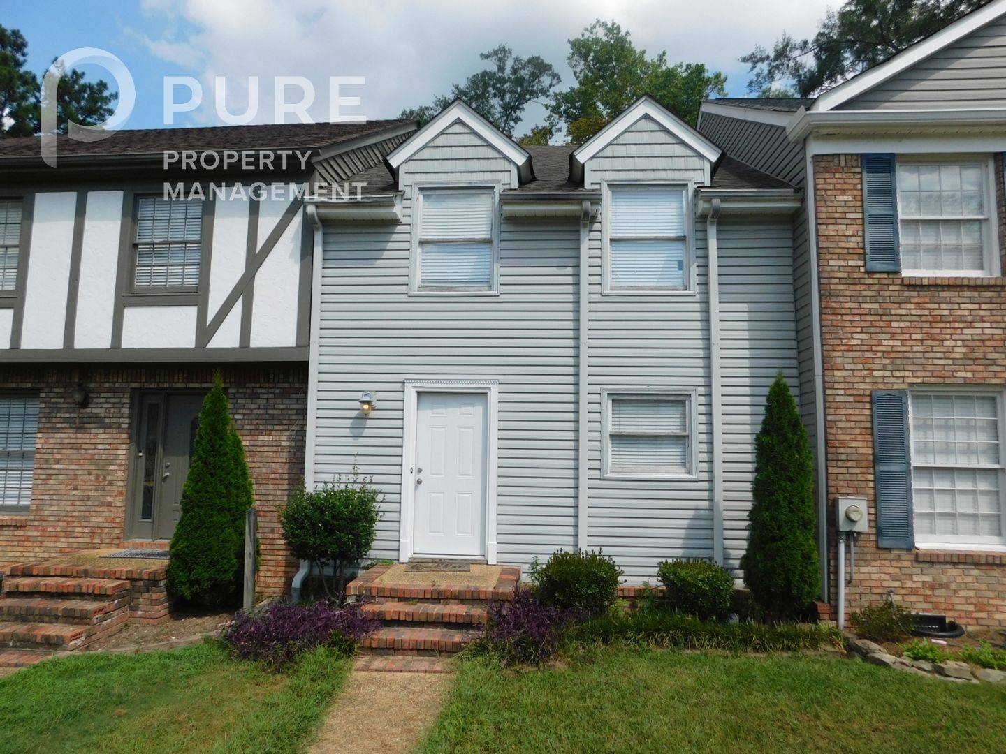 Pelham House: 755 Cahaba Manor Trail