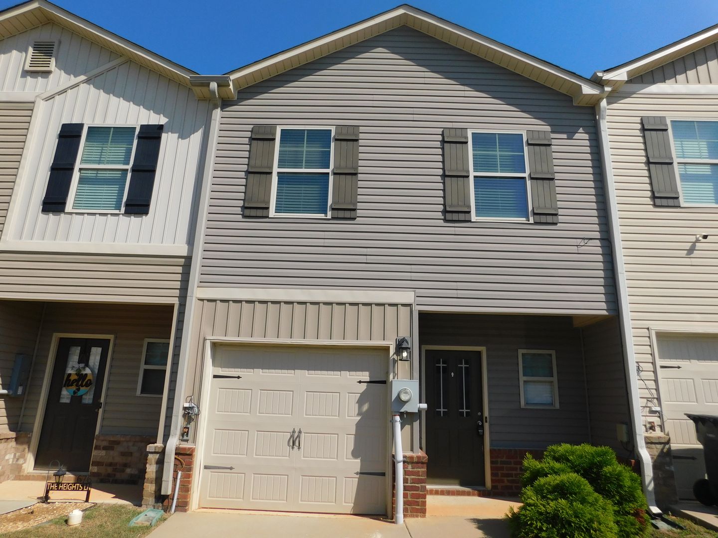 Calera House: 672 The Heights Lane