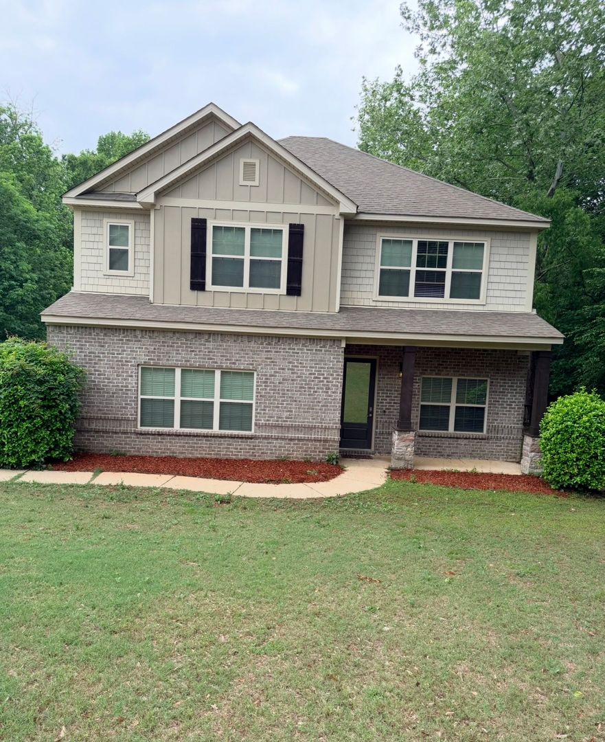 Wetumpka House: 170 Sherwood Trail