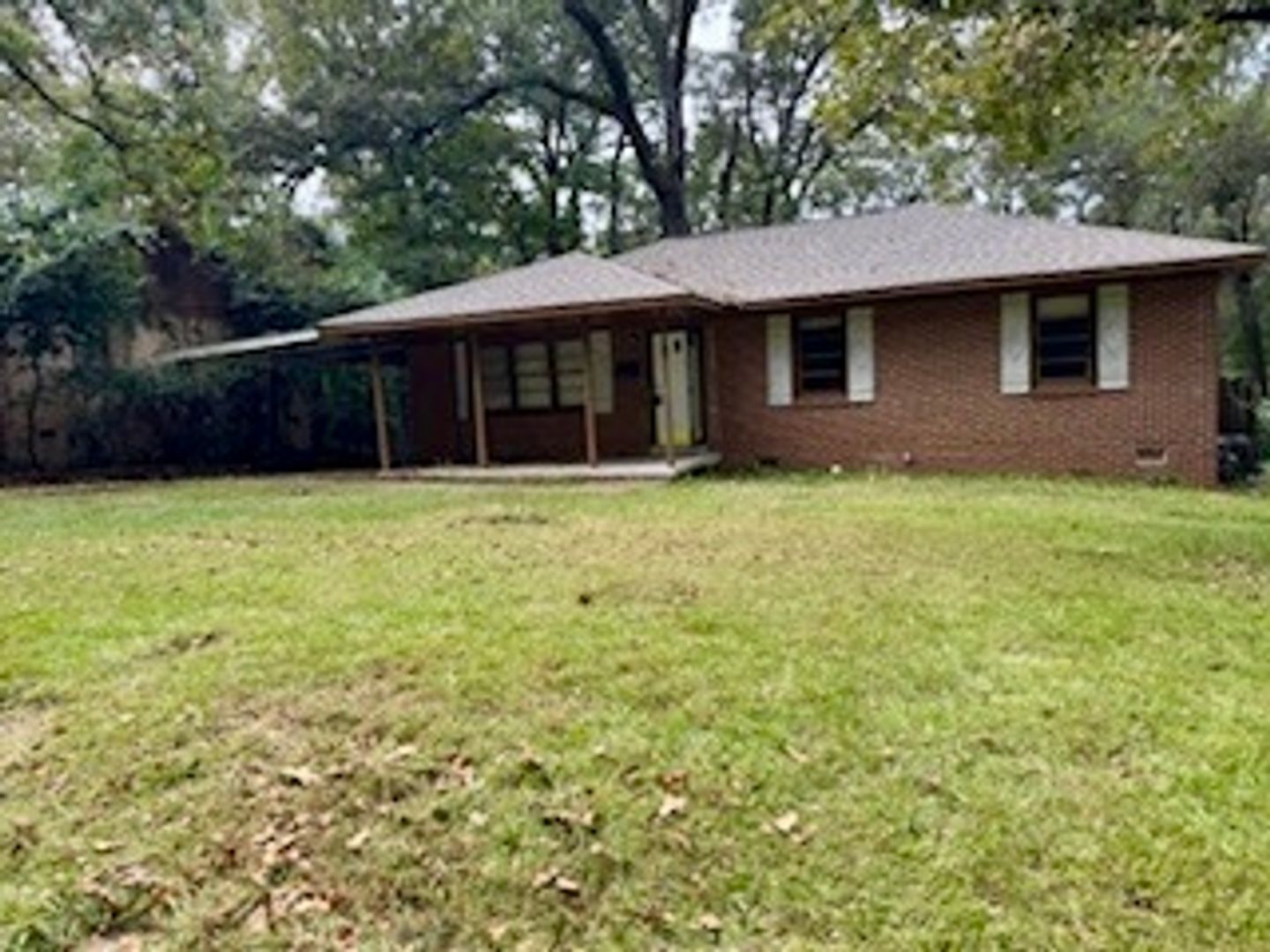 Montgomery House: 340 Sumerset Lane