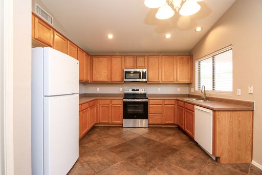 1/2 Month Free Charming 2 Bed, 2 Bath Mesa Townhome with Private Patio & Spacious Walk-In Closet – photo 1