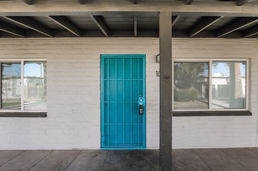1/2 Month Free Spacious 2 Bed, 2 Bath Phoenix Apartment | Tile Flooring & Ample Storage – photo 1
