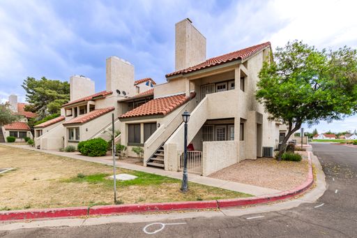 Now Offering 2 Weeks Free - 2-Bedroom Mesa Home with Community Pool – photo 1