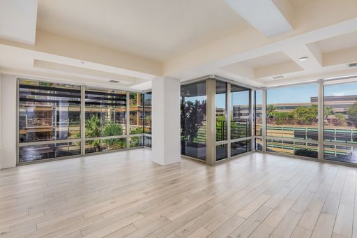 Stunning 2 Bed Condo with Oasis Views at Optima Camelview – photo 1