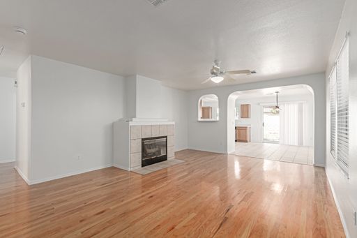 2 Weeks FREE Rent on Cozy 3-Bedroom Retreat with Spacious Backyard & Plenty of Natural Light – photo 1