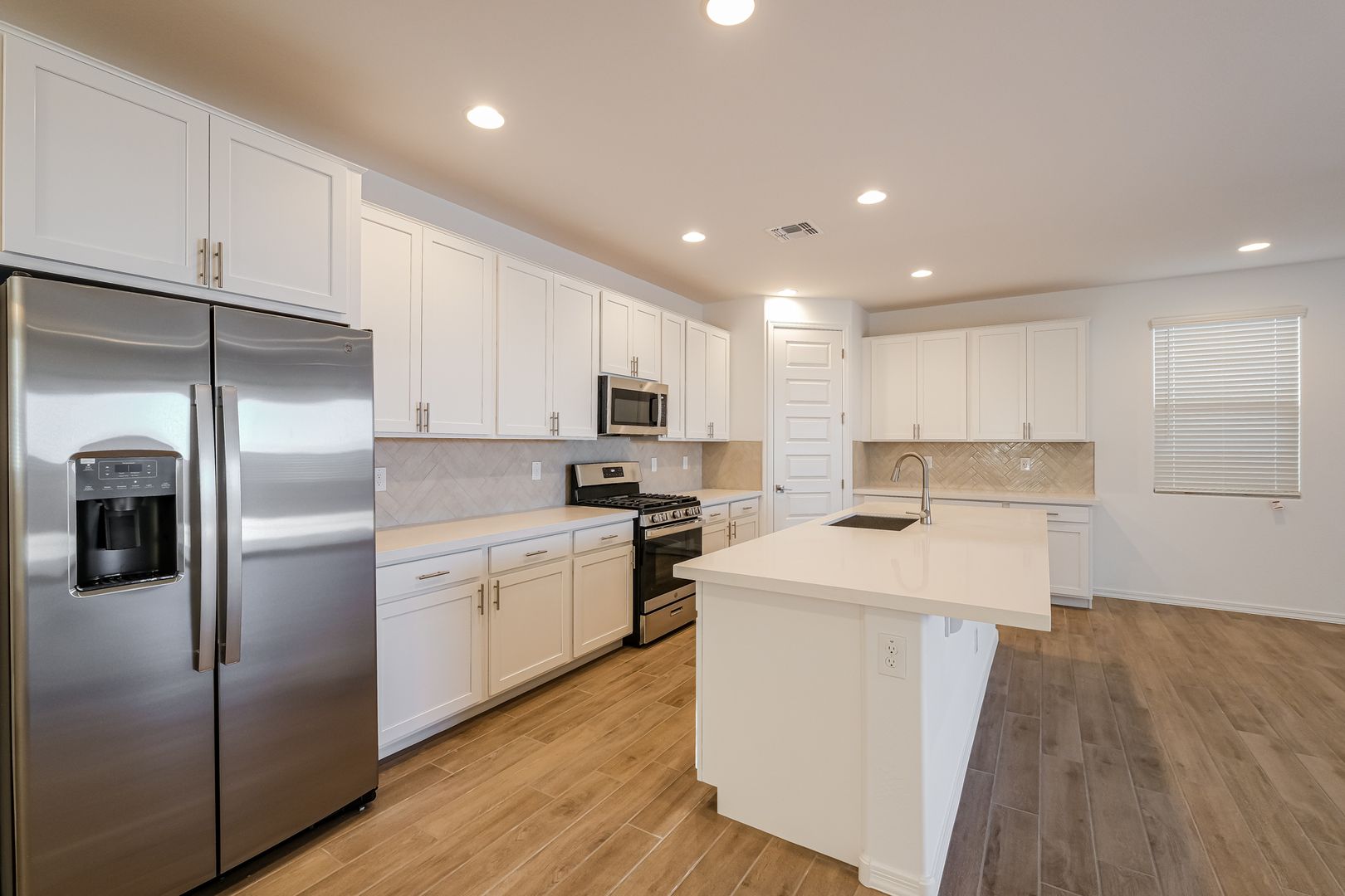 Avondale House: 10155 W Crittenden Ln