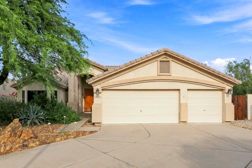 Bright & Beautiful Corner Home in Tatum Ranch – Your Perfect Desert Oasis Awaits!