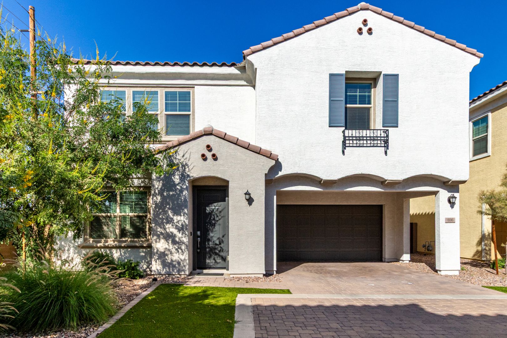 Gilbert House: 696 N Bay Dr