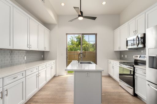 Urban Charm Meets Modern Comfort in the Whimsical Clarendon Townhomes! – photo 1