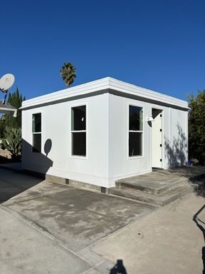 0 Bedroom / 1 Bathroom Studio For Rent in Los Angeles – photo 1