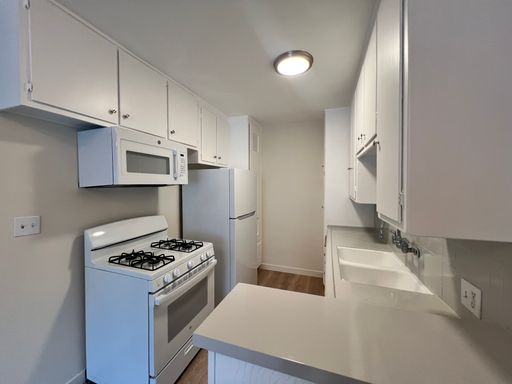 1 Bedroom / 1 Bathroom Unit for Rent in Sherman Oaks